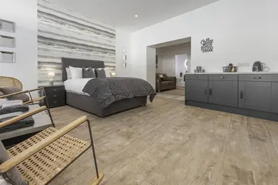 Image de Suite-de Luxe-Douche-Vue sur Rue
