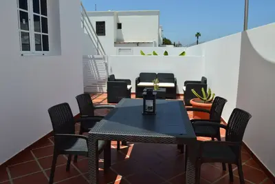 Spacious and bright home a few minutes from the beach and views of the mountains