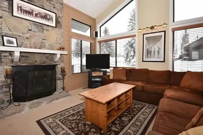 Image de Seven Springs Sunridge 3 Bedroom Premium Condo with Loft and Private Deck by RedAwning