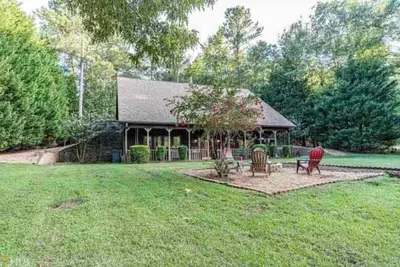 Image de Lakefront Oconee Cottage with Hot Tub and Boat