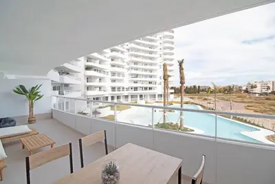 Image de Global Properties: Apartment with terrace and pool views in Gran Canet