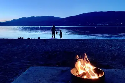 Image de Stunning Home Steps To The Beach And Wineries w/Hot tub/fire pit