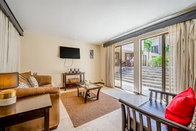 Tropical condo with on-site pool, spa, & washer/dryer