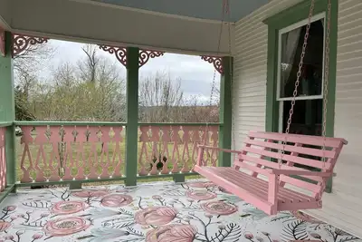 Image de Newly restored 1910 Ozark Mountain Dogtrot Cottage