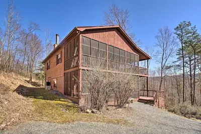 Image de Cabin w/ Decks & Fire Pit Near Lost River!