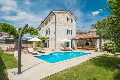 Image de Maison confortable de 4 chambres à.