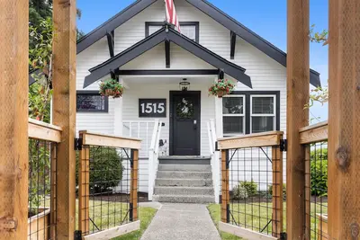 Image de Pinterest perfect home, with fresh chick eggs. Walk right into town