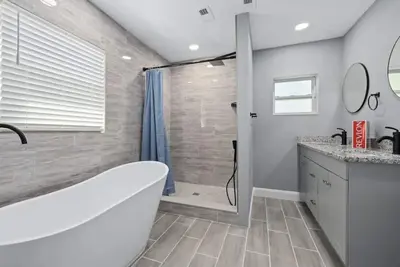 Image de Clearwater Charm. \nCharming home with fireplace, golf nearby, central Ac, W/D