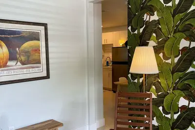 Image de Entire Family-Sized Home - Close to Beach & Design District!