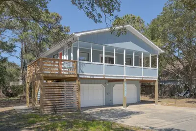 Image de 5339- Sun Kissed, Vibes, a cozy 3-bedroom house in the heart of Kill Devil Hills