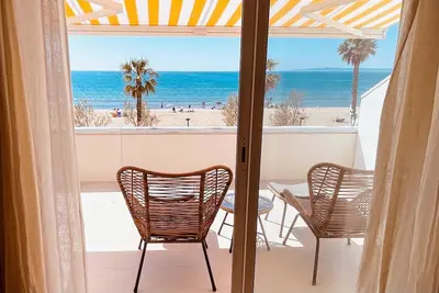 Image de Charmant appartement à louer à Roses, Costa Brava! 0 mètres de la plage. Profitez de la piscine communautaire et de la vue sur la mer.