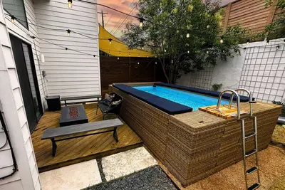 Image de Industrial Modern Bouldin Home + Private Pool - Juno!