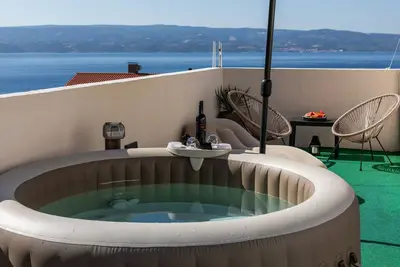 Image de Appartement de deux chambres avec la terrasse et la vue sur le mer Omis (A-20689-a)