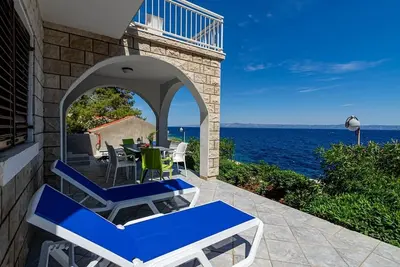 Image de Appartement de trois chambres prés de la plage Prigradica, Korcula (A-20871-a)