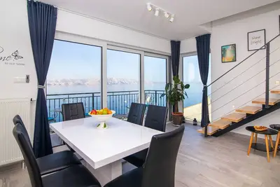 Image de Appartement de deux chambres avec le balcon et la vue sur le mer Senj (A-20890-a)