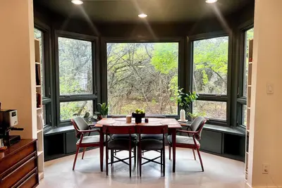Image de Modern nature getaway in the heart of Austin - kid friendly