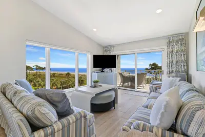 Image de Spectacular Oceanfront penthouse corner unit in Shorewood, Forest Beach!