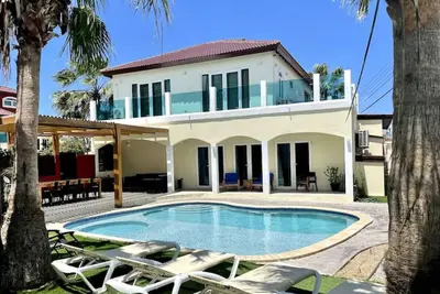 Image de Private 7 Br Villa & Pool near Palm Beach!