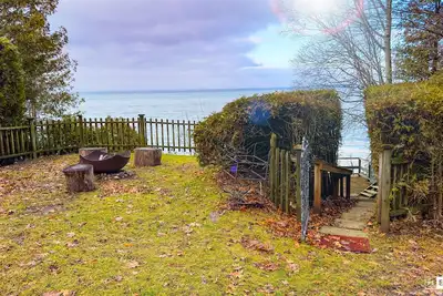 Image de Water front cottage