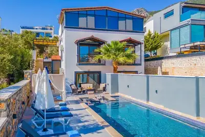 Image de Charming, Fresh, Centrally located 3 Bedroom in Ortaalan