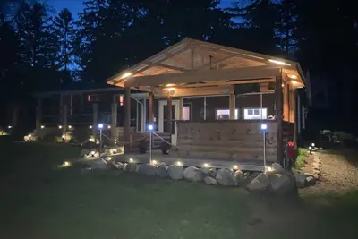 Image de Evans Lake Waterfront - Lilly Pad Lake House in Irish Hills