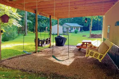 Image de Beautiful private country setting, 4 miles to Little Patoka Boat Ramp.