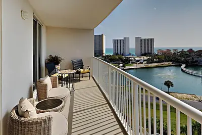 Image de Terrace at Pelican Beach #703 | Gulf View + Resort Amenities