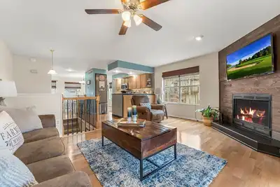 Image de Charming Pointe Royale Two-Story 2 Bedroom Condo Perfect for a Cozy Getaway!