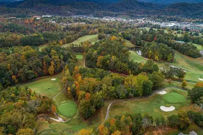 Image de Charming Fall Hideaway | Arcade + Pet Friendly