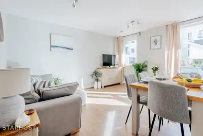 Stylish 2 bedroom apartment on Ocean Village marina