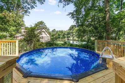 Image de Mins to Airport-Pool- Lake View-Newly Renovated!