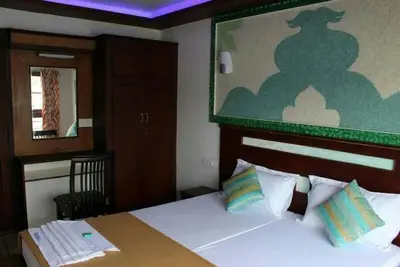 Image de Double Decker Houseboat