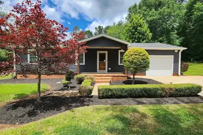 Image de Home away from home in a quiet rural setting!