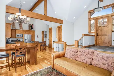 Image de Beautiful 4 Bedroom Home with Panoramic Mountain Views