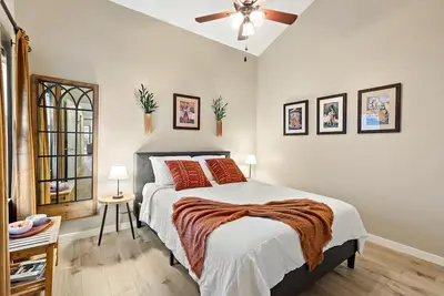 Artist's Tower Townhome 🎨 2br w Loft & Study