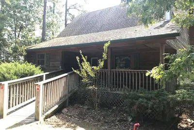 Image de Lake view two bedroom, two bath Harbor North luxuryloft cottage with private hot tub overlooking Lake Ouachita. by RedAwning