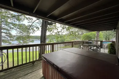 Image de Mountain Harbor Lodge cottage on Lake Ouachita by RedAwning