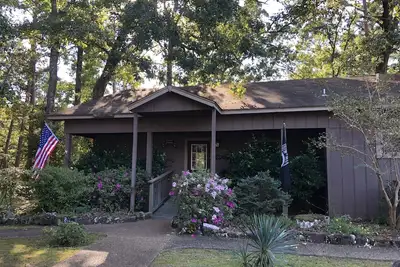 Image de Mountain Harbor Forest View Lodge cottage by RedAwning
