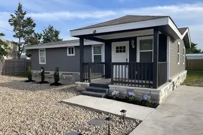 Image de Cozy Bastrop Getaway - 5 min from Lake Bastrop!