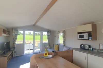 Image de 2 Bedroom Saundersfoot Caravan, small holding. \nOn site bar/Games room