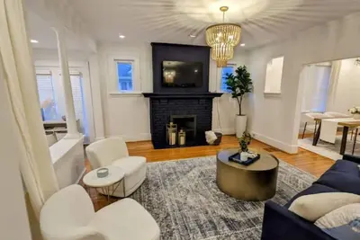 Image de Dilworth, Walk To Atrium Health, Freedom Park, Restaurants, & Lightrail!