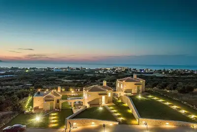Image de Sea View 3 bedroom villa with a heated pool