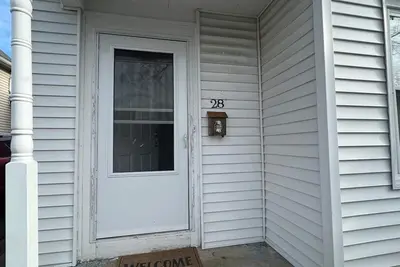 Image de Cozy house close to Lowell General Hospital and UMass.
