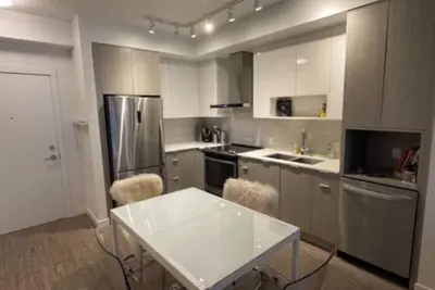 Image de Modern downtown ground floor condo.