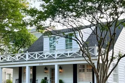 Image de Walk to Campus & Square*Pets Welcome*Luxury Home