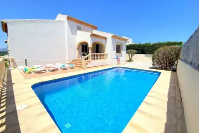 Image de Appartement dans une maison de vacances avec piscine privée, climatisation, Wifi, Tv, terrasse
