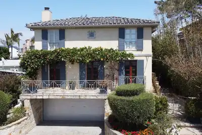 Image de Newly Listed: Tuscan Villa in the Village, 5 minute walk to Beach!