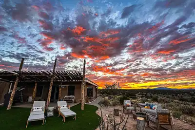 Image de Magical 21 Acre Solar Adobe Ranch House in Ojo Caliente and Carson Nat. Forest