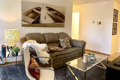 Image de Fabulous 2br near to Royal Alex Hospital and Nait