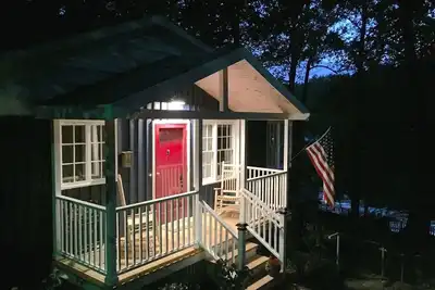 Image de Lake Front Cottage with beautiful Mountain Views